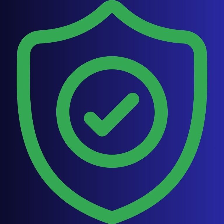 Grünes Schild mit Haken auf blauem Hintergrund, symbolisiert Sicherheit und Schutz.