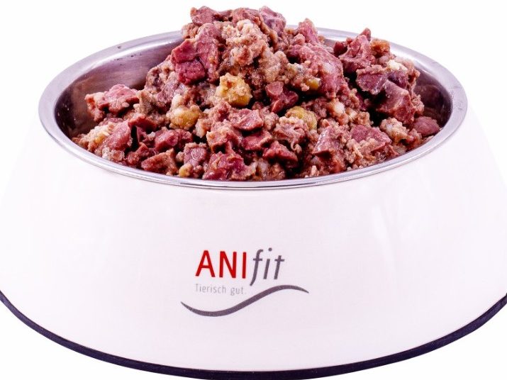 ANIfit hochwertiges Nassfutter für Hunde Schüssel mit Fleischstücken für Hunde, beschriftet mit "ANIfit".