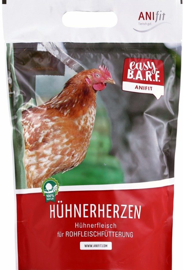 Verpackung mit Hühnerherzen für Haustiere, mit Huhn auf dem Etikett.